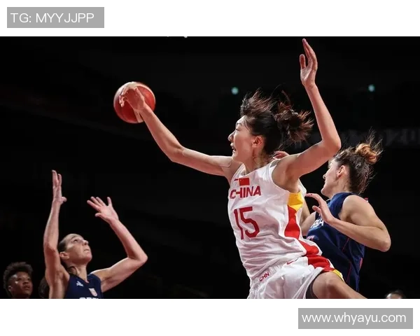 风暴与狂热女篮激战正酣比分胶着精彩瞬间回顾